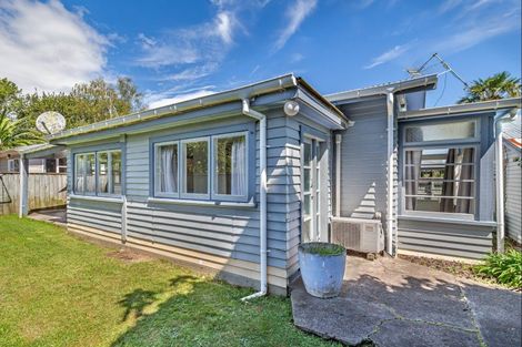 Photo of property in 88 Queenwood Road, Levin, 5510