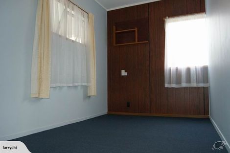 Photo of property in 2/6 Chivalry Road, Glenfield, Auckland, 0629