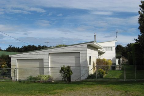 Photo of property in 32 Drake Street, Waikawa Beach, Levin, 5573