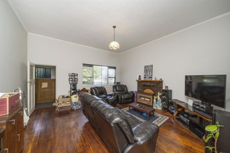 Photo of property in 1 Collins Street, Hawera, 4610