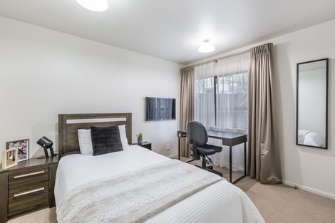 Photo of property in 2/660 Beach Road, Browns Bay, Auckland, 0630