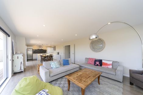 Photo of property in 140 Ruapehu Drive, Fitzherbert, Palmerston North, 4410