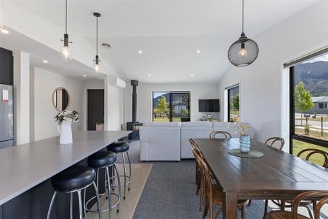 Photo of property in 8 Grandview Road, Lake Hawea, 9382