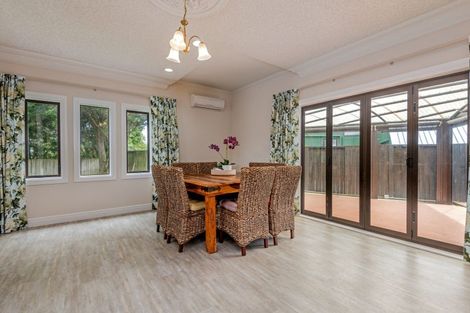 Photo of property in 21 Springdale Grove, Fitzherbert, Palmerston North, 4410