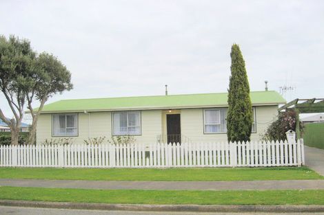 Photo of property in 106 Ryder Crescent, Levin, 5510