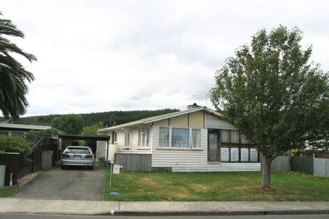 Photo of property in 40 Oregon Drive, Maoribank, Upper Hutt, 5018
