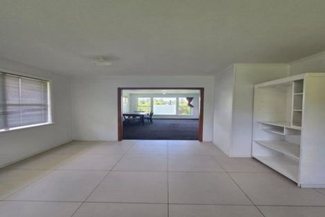 Photo of property in 155 Gossamer Drive, Pakuranga Heights, Auckland, 2010