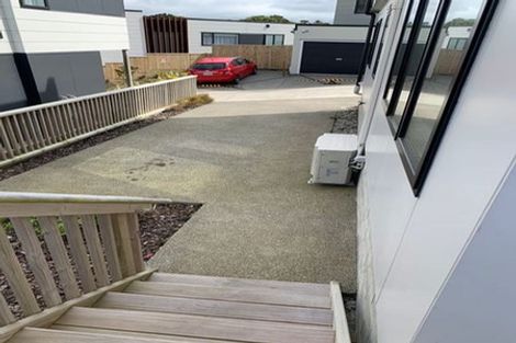 Photo of property in 29b Glanmire Road, Newlands, Wellington, 6037