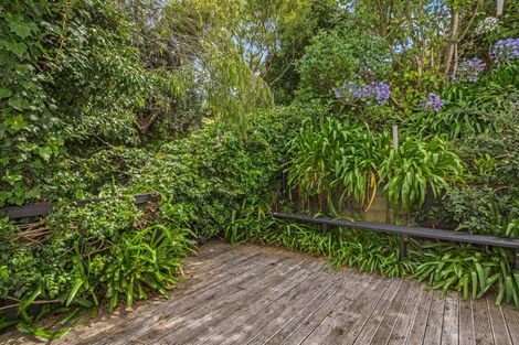 Photo of property in 9 Hampton Hill Road, Tawa, Wellington, 5028