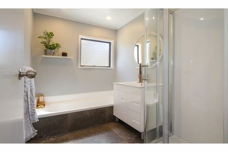 Photo of property in 1/964 Beach Road, Torbay, Auckland, 0630