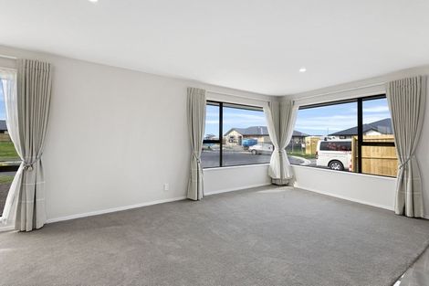 Photo of property in 4 Dianthus Place, Browns Bay, Auckland, 0630