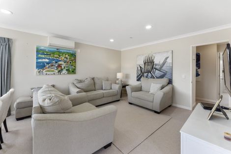 Photo of property in 15 Ian Peter Way, Otaki, 5512