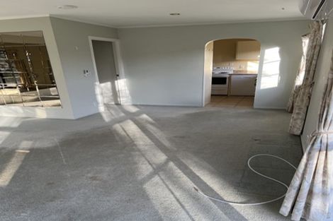 Photo of property in 1/15 Micawber Place, Mellons Bay, Auckland, 2014