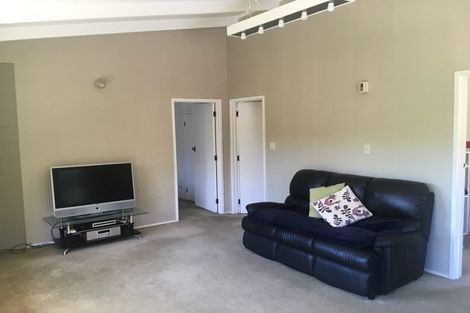 Photo of property in 1/34 Glencourt Place, Glenfield, Auckland, 0629