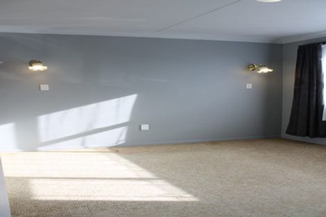 Photo of property in 18 Kilmarnock Street, Wallacetown, 9816