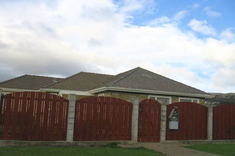 Photo of property in 32 Beauchamp Street, Tawa, Wellington, 5028