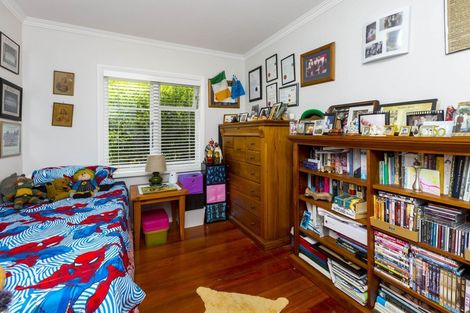 Photo of property in 10b Tiwakawaka Grove, Heretaunga, Upper Hutt, 5018