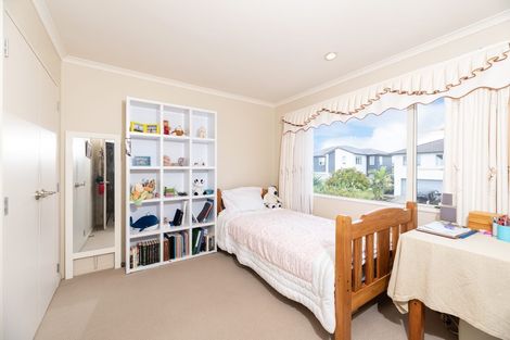 Photo of property in 14 Bridgefield Crescent, Flat Bush, Auckland, 2016