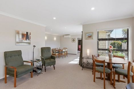 Photo of property in 2 Pearson Place, Paraparaumu, 5032