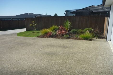 Photo of property in 14 Malbec Place, Huapai, Kumeu, 0810