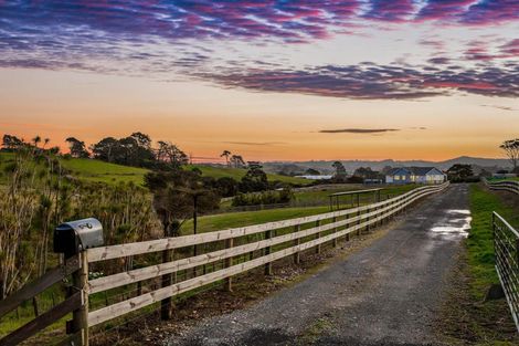 Photo of property in 252 Amreins Road, Taupaki, Henderson, 0782