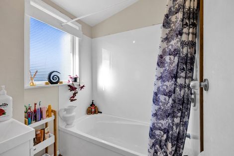 Photo of property in 10 Cook Street, Marfell, New Plymouth, 4310