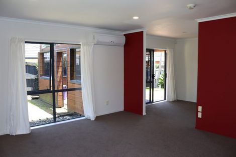 Photo of property in 33 Pitt Avenue, Clendon Park, Auckland, 2103