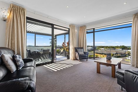 Photo of property in 16 Parkland Rise, Omokoroa, 3114