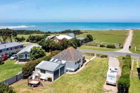 Photo of property in 19 Hector Place, Opunake, 4616