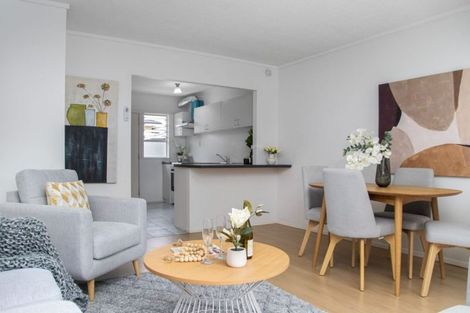 Photo of property in 3/45 Blockhouse Bay Road, Avondale, Auckland, 1026