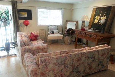 Photo of property in 26 Beach Road, Mellons Bay, Auckland, 2014