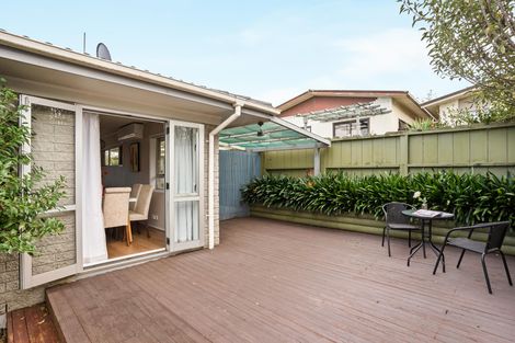 Photo of property in 2/12 Park Estate Road, Rosehill, Papakura, 2113
