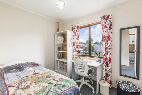 Photo of property in 2/233 Birkdale Road, Birkdale, Auckland, 0626