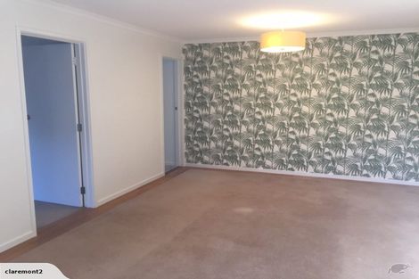 Photo of property in 24 Holdaway Avenue, Northcote, Auckland, 0627