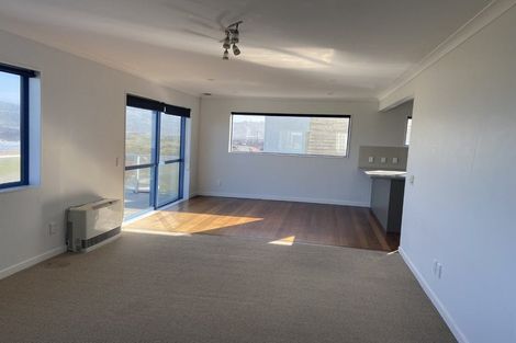 Photo of property in 39 Moa Point Road, Moa Point, Wellington, 6022