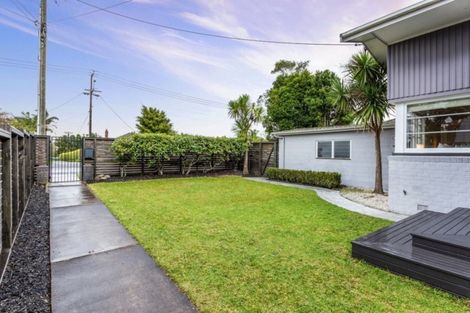 Photo of property in 15 Eversleigh Road, Belmont, Auckland, 0622