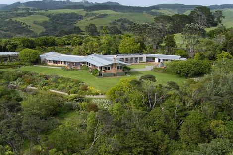 Photo of property in 1229 South Head Road, South Head, Helensville, 0874
