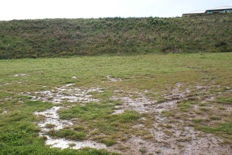 Photo of property in 22 Queen Charlotte Drive, Aotea, Porirua, 5024