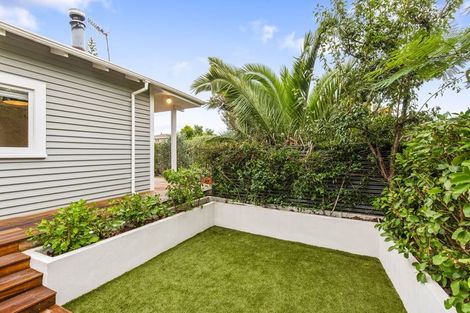 Photo of property in 50 Hollis Road, Paraparaumu Beach, Paraparaumu, 5032