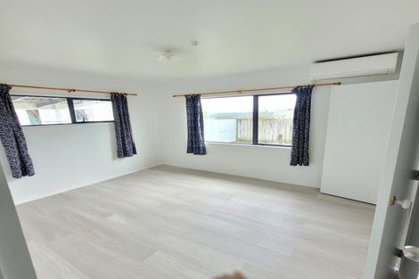 Photo of property in 1/100 Birkdale Road, Birkdale, Auckland, 0626