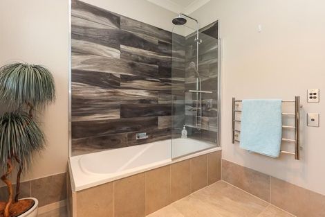 Photo of property in 43 Tawavale Street, Pukehangi, Rotorua, 3015