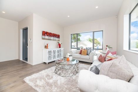 Photo of property in 1 Tarara Lane, Kumeu, 0810
