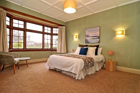 Photo of property in 98 Middleton Road, Kew, Dunedin, 9012