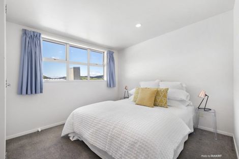 Photo of property in 48 Erlestoke Crescent, Churton Park, Wellington, 6037