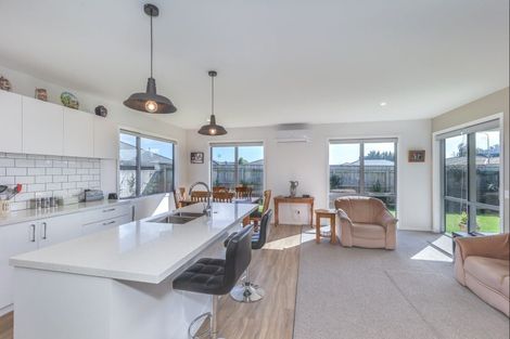 Photo of property in 5 Oak Place, Levin, 5510