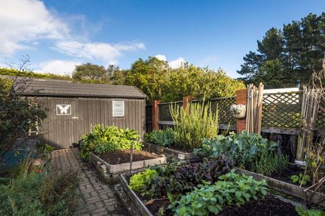Photo of property in 38 Titirangi Drive, Fitzherbert, Palmerston North, 4471
