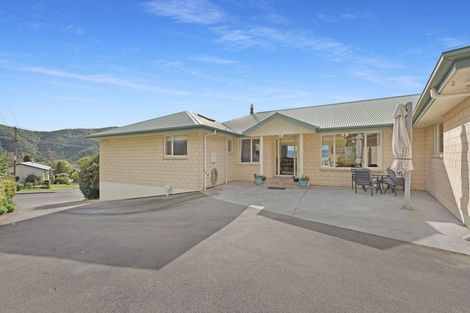 Photo of property in 34 Moana View Road, Waikawa, Picton, 7220