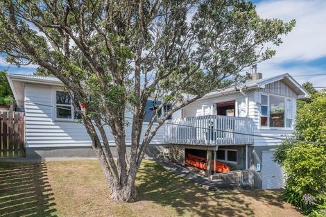 Photo of property in 4 Dunmail Way, Newlands, Wellington, 6037
