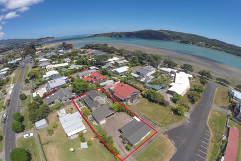 Photo of property in 28 James Street, Raglan, 3225