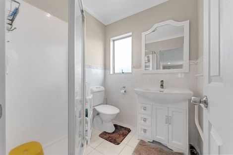 Photo of property in 13 Bushpark Place, Flat Bush, Auckland, 2016